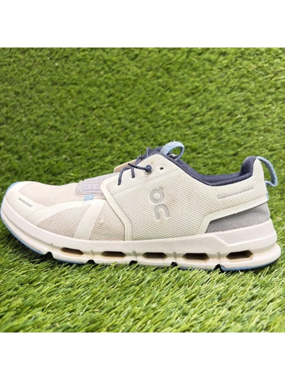 On Cloud Sky GS Boys Size 5Y White Blue Athletic Running Walking Shoes Sneakers